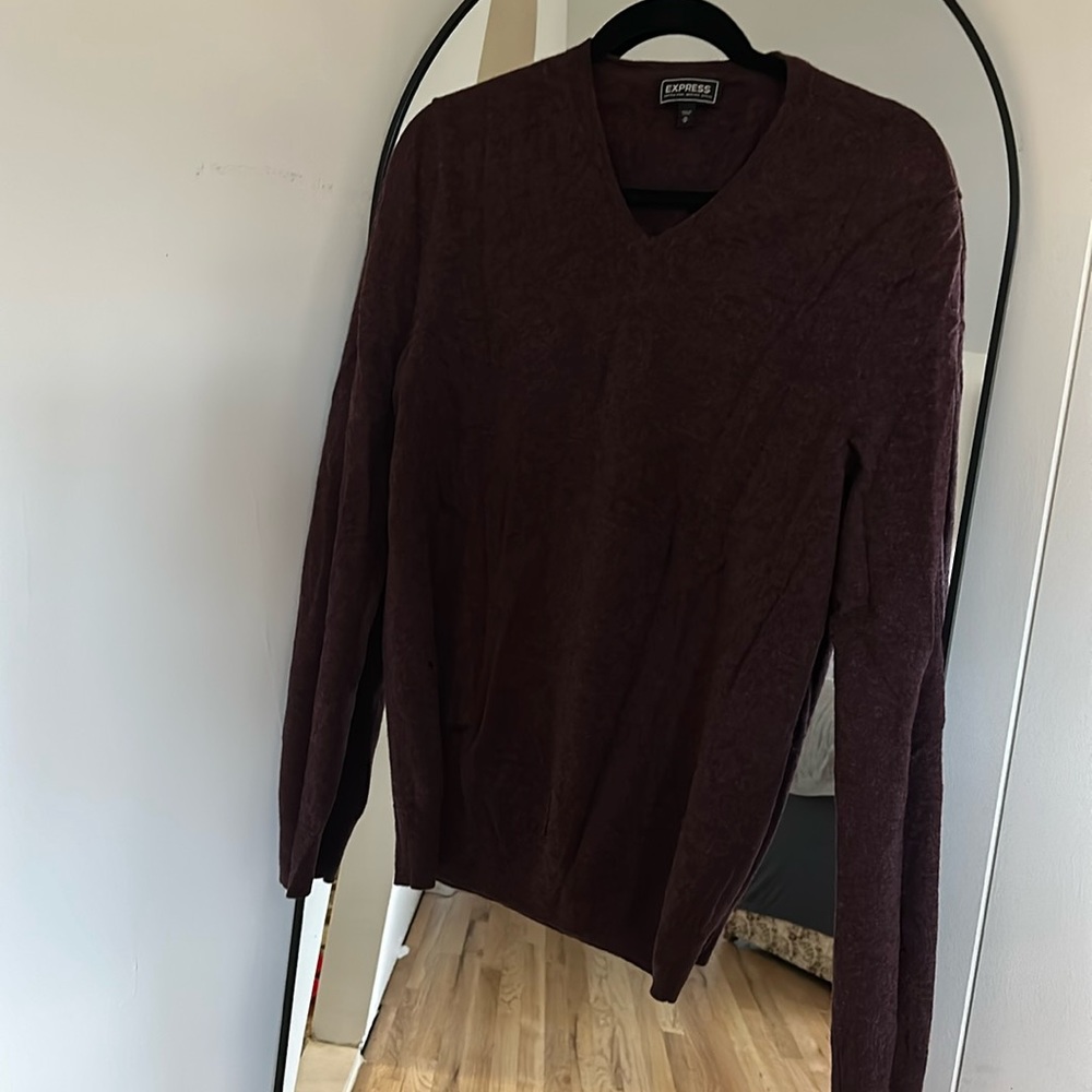 Men’s V-neck Sweater